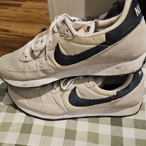 Nike Men's White and Black Sneakers